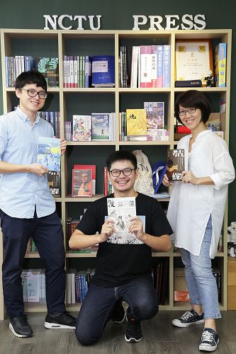 交大出版社編輯暨行銷團隊，左起陳建安、劉柏廷、程惠芳。